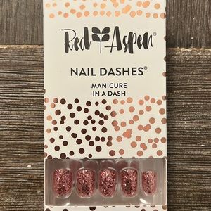 Red Aspen nail dashes (short)